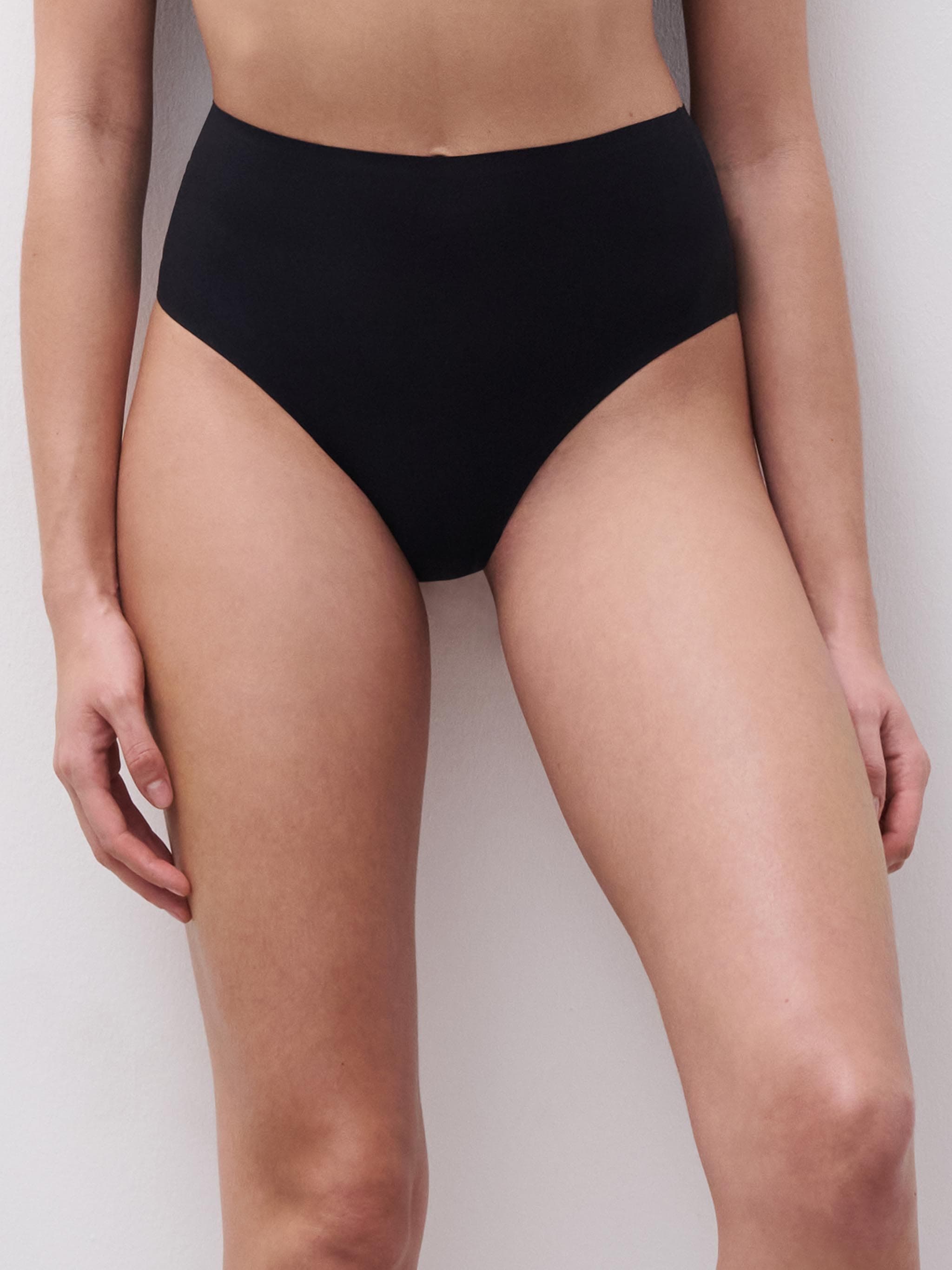Højtaljet string - one size - Black