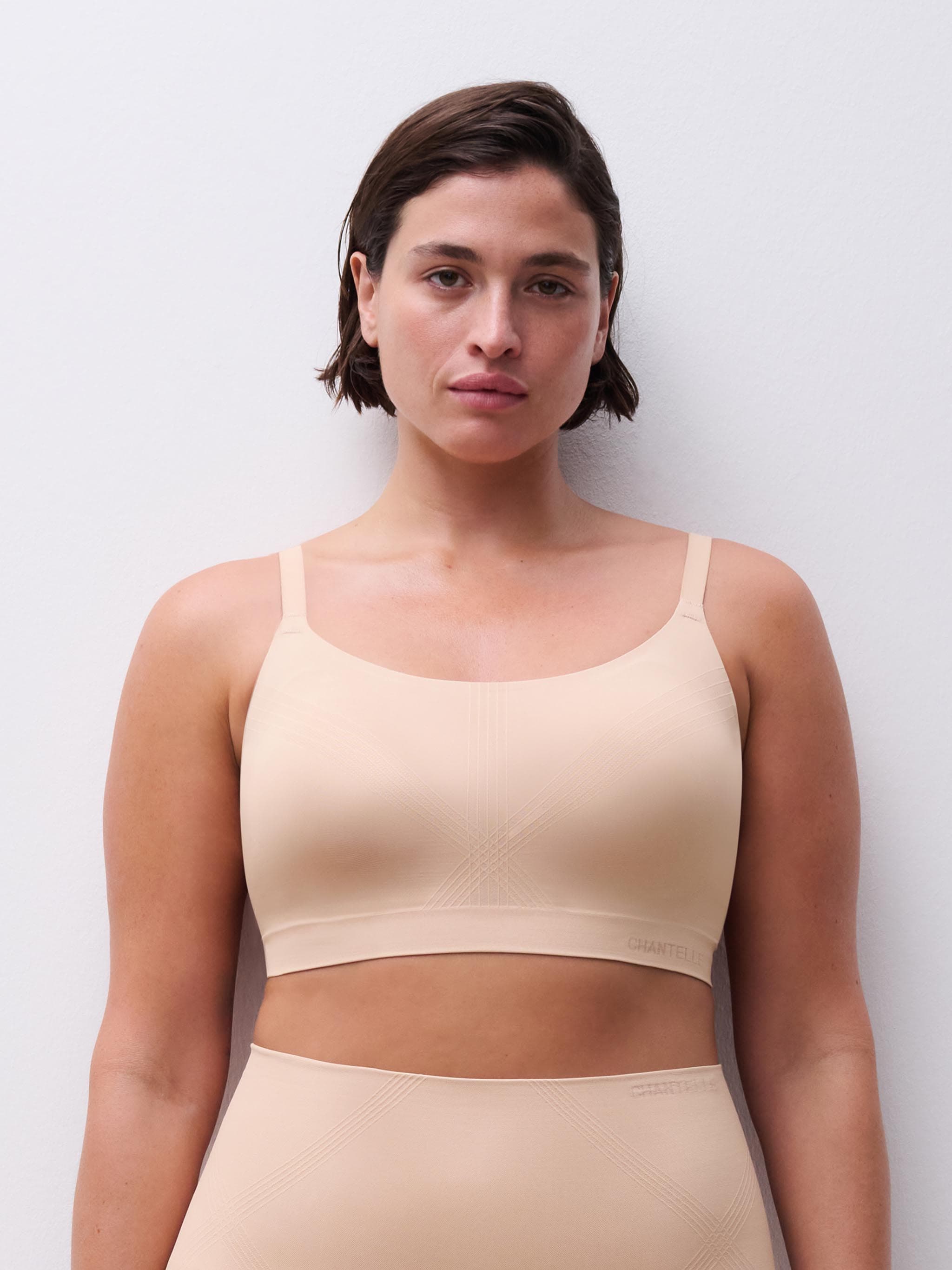 Bøjlefri t-shirt BH med shaping effekt - Clay Nude