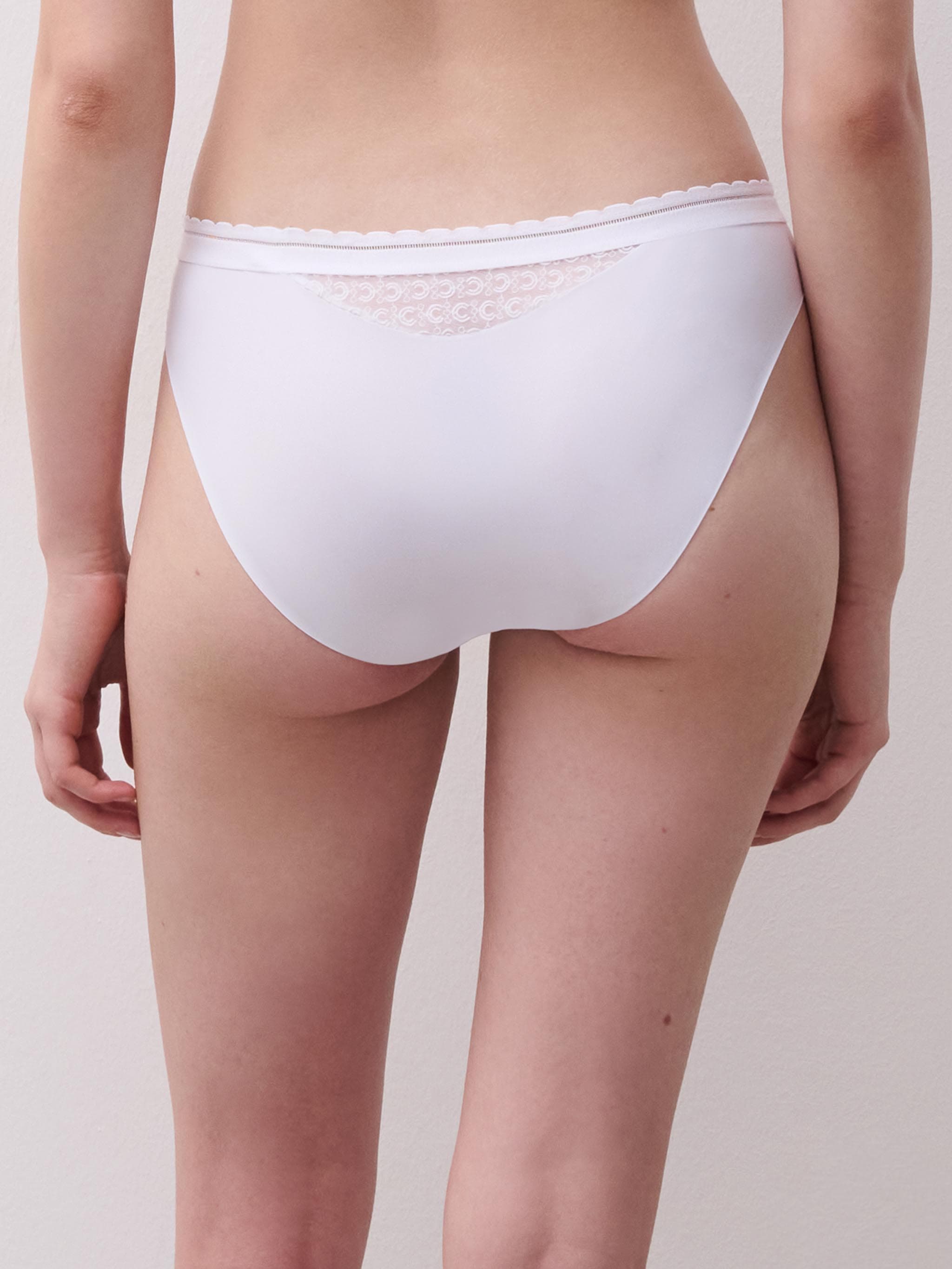 Tai trusse - White