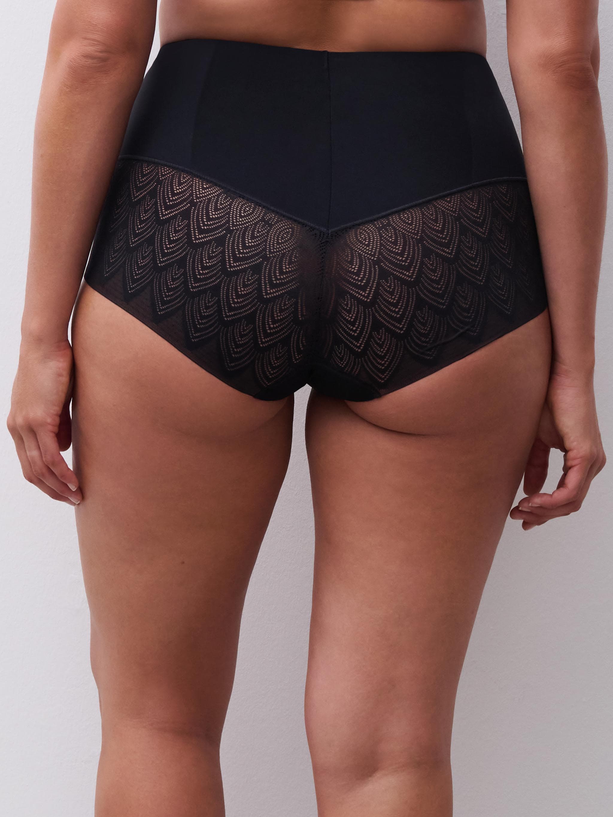 Højtaljet trusse med shaping effekt - Black