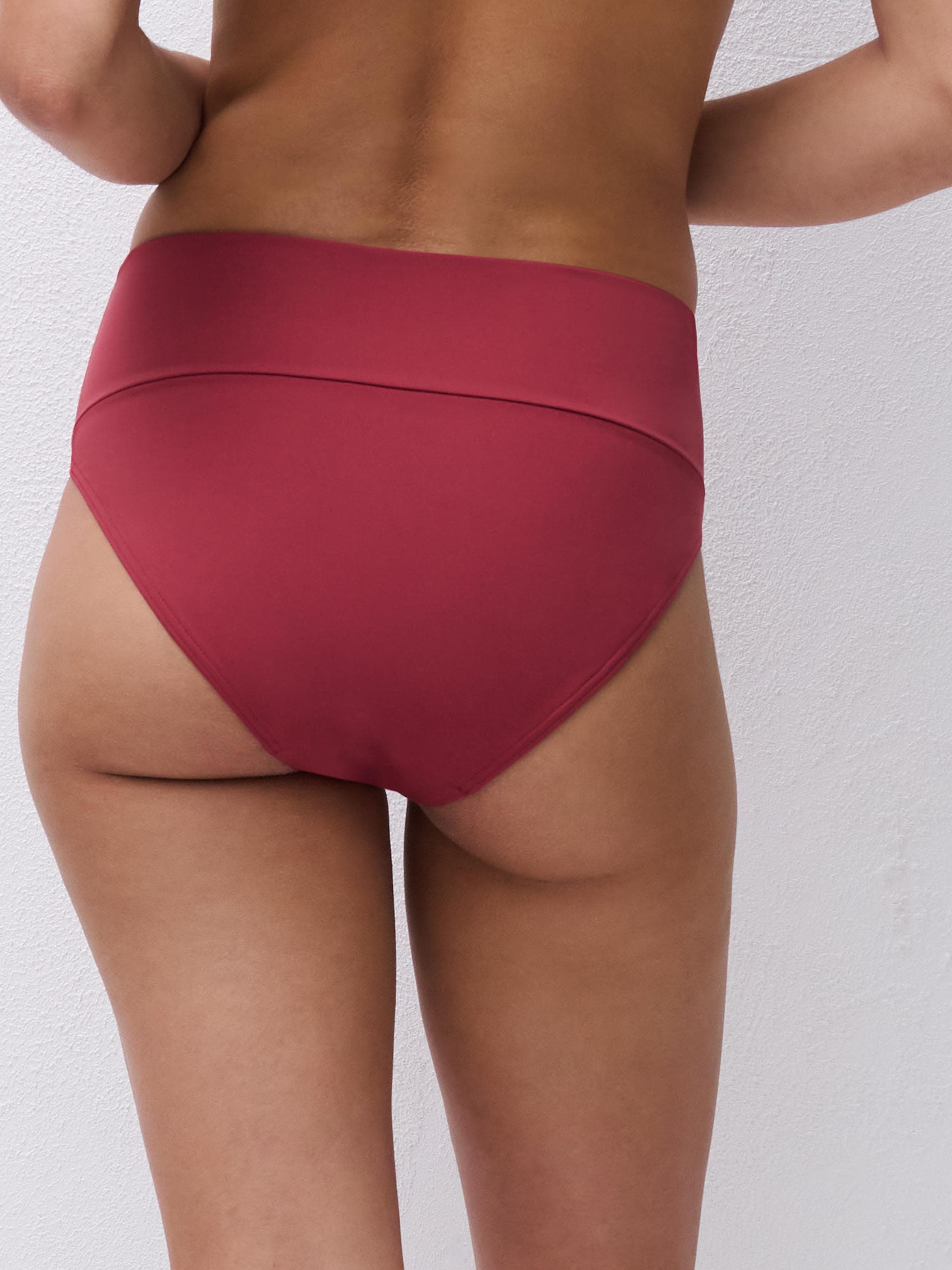 Højtaljet bikinitrusse - C83