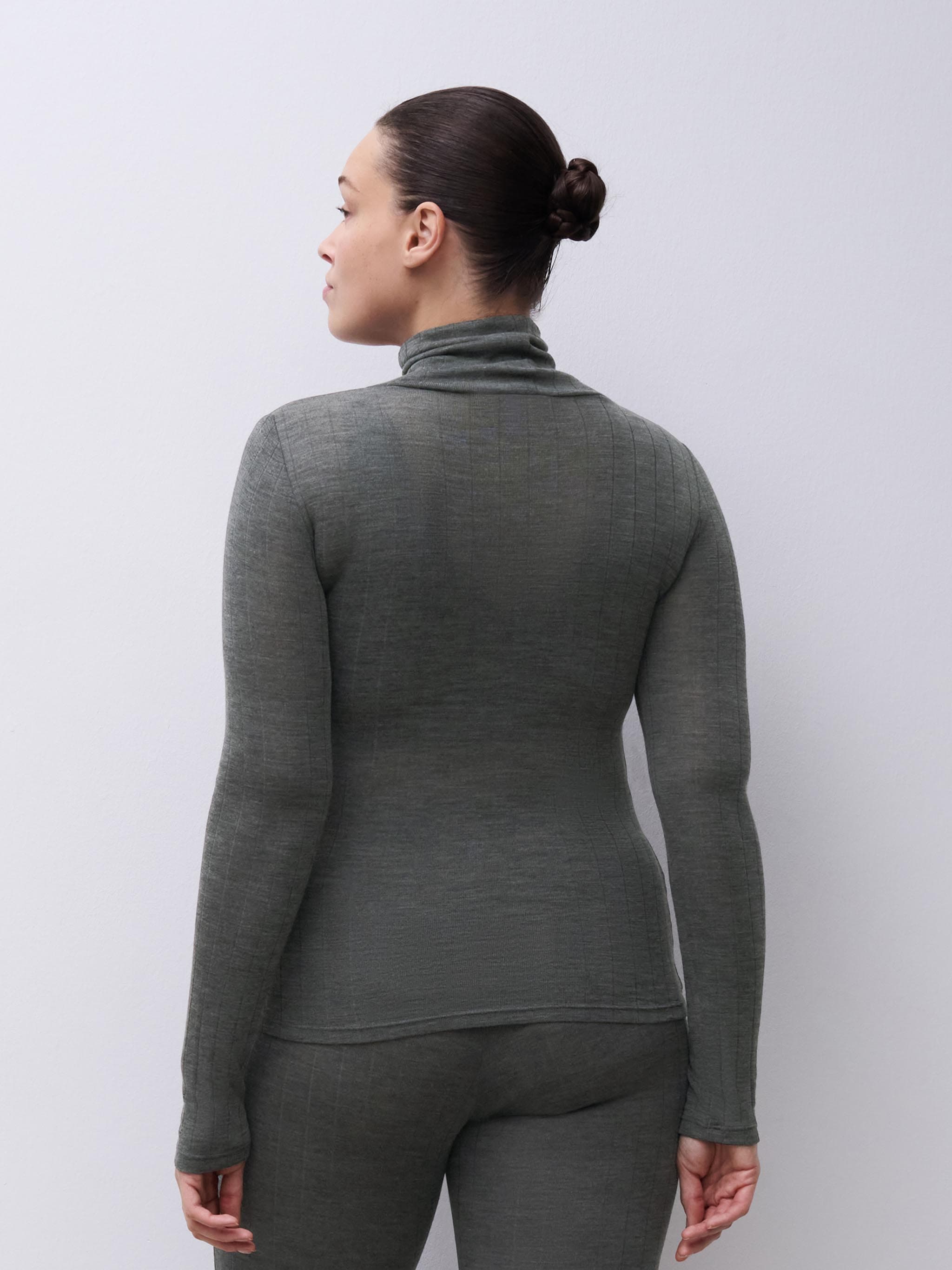 Rullekravebluse med langt ærme - merinould og silke - Slate Grey