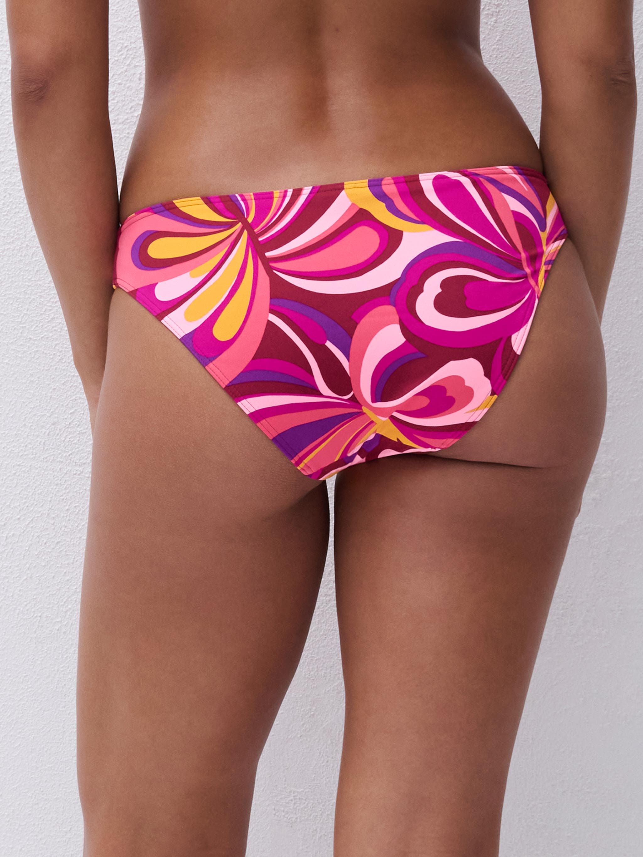 Tai bikinitrusse