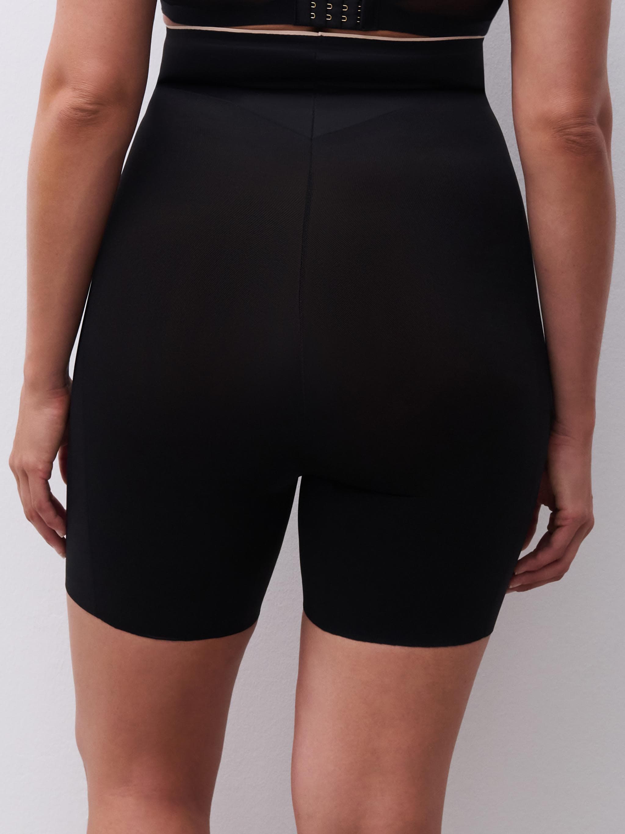 Højtaljet shaping shorts - Black