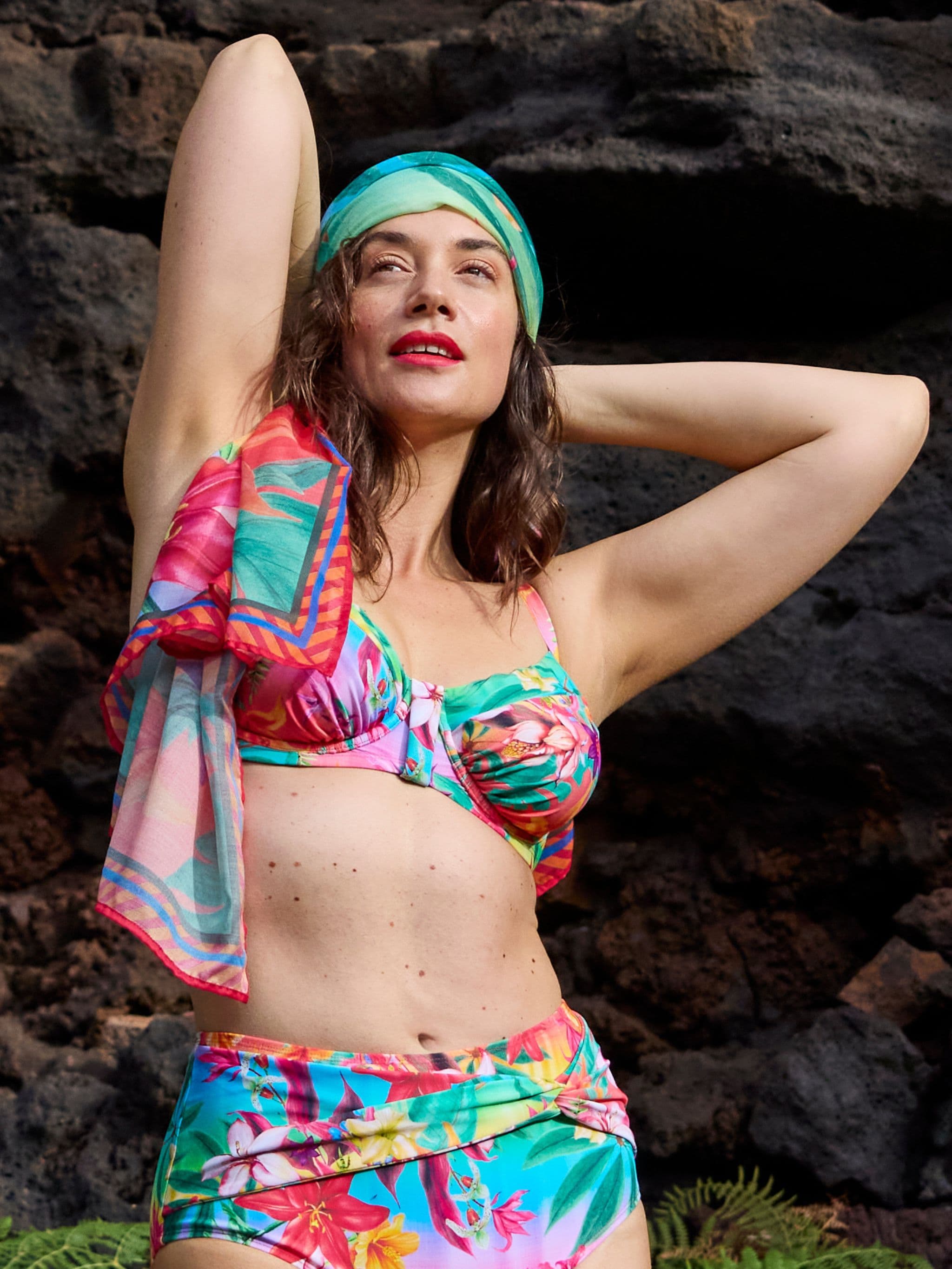 Full cup bikinitop - TROPICAL BLOOMS