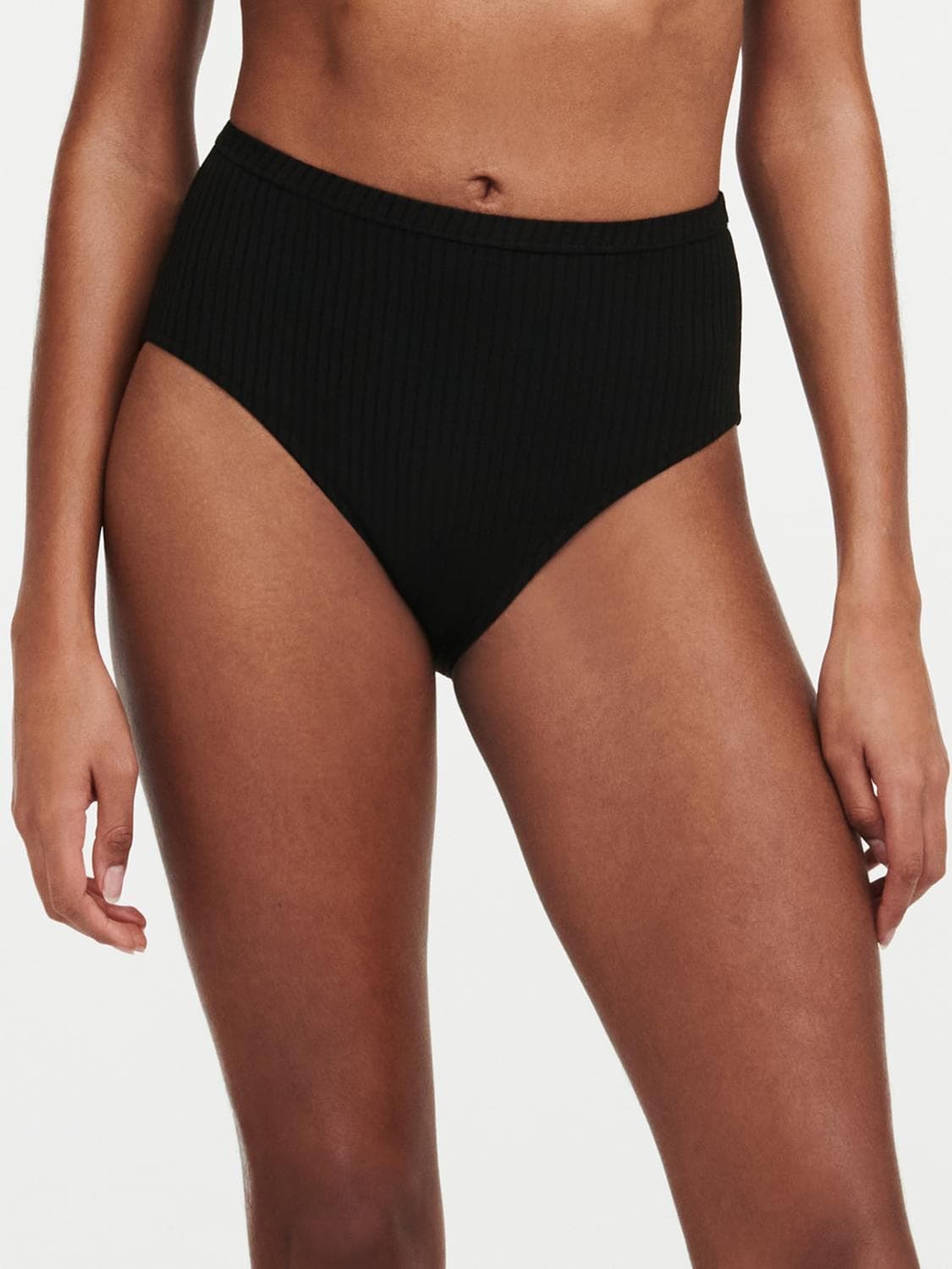 Højtaljet bikinitrusse