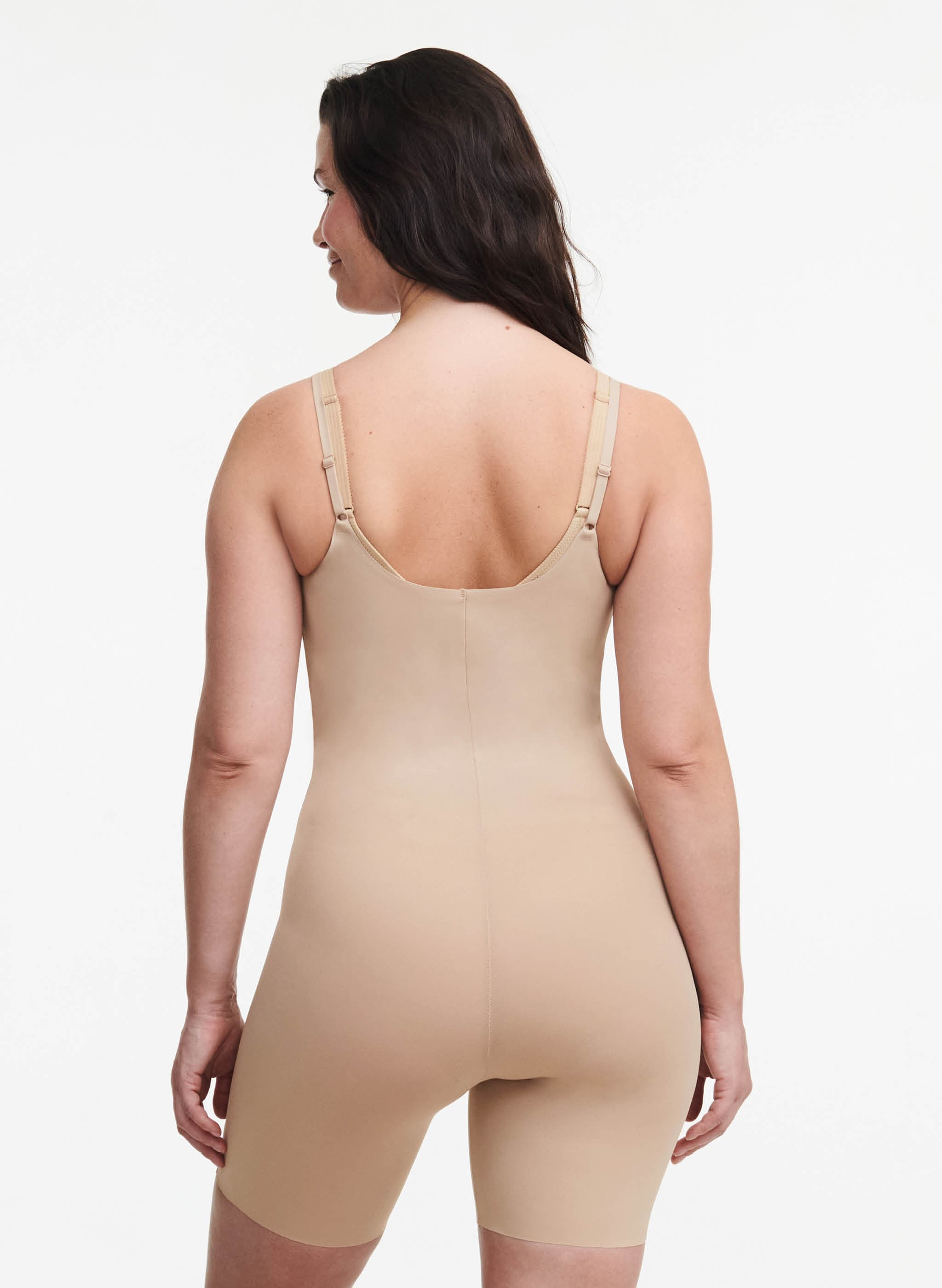 Body med shaping effekt og shorts - Nude