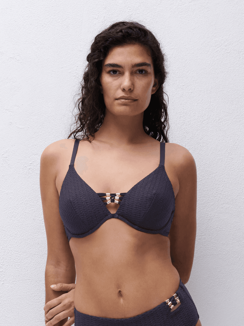 Uforede bikinitoppe