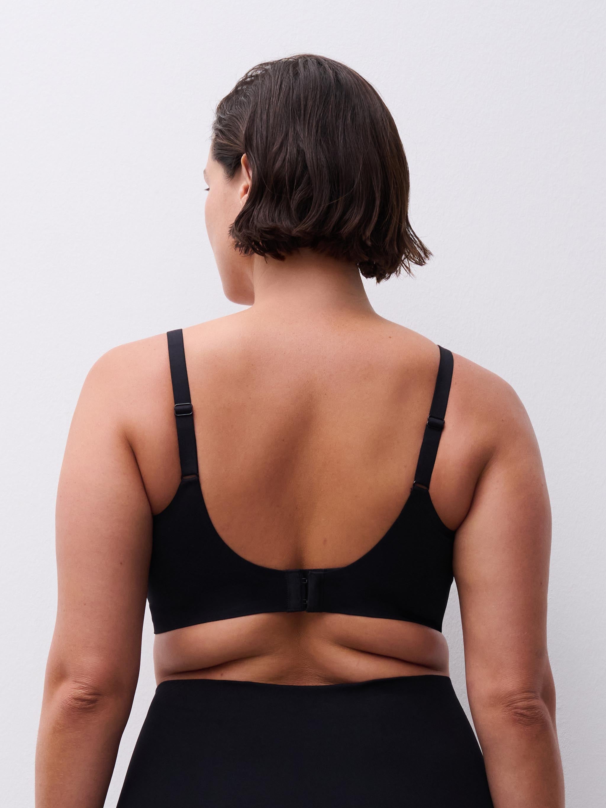 Bøjlefri t-shirt BH med shaping effekt - Black