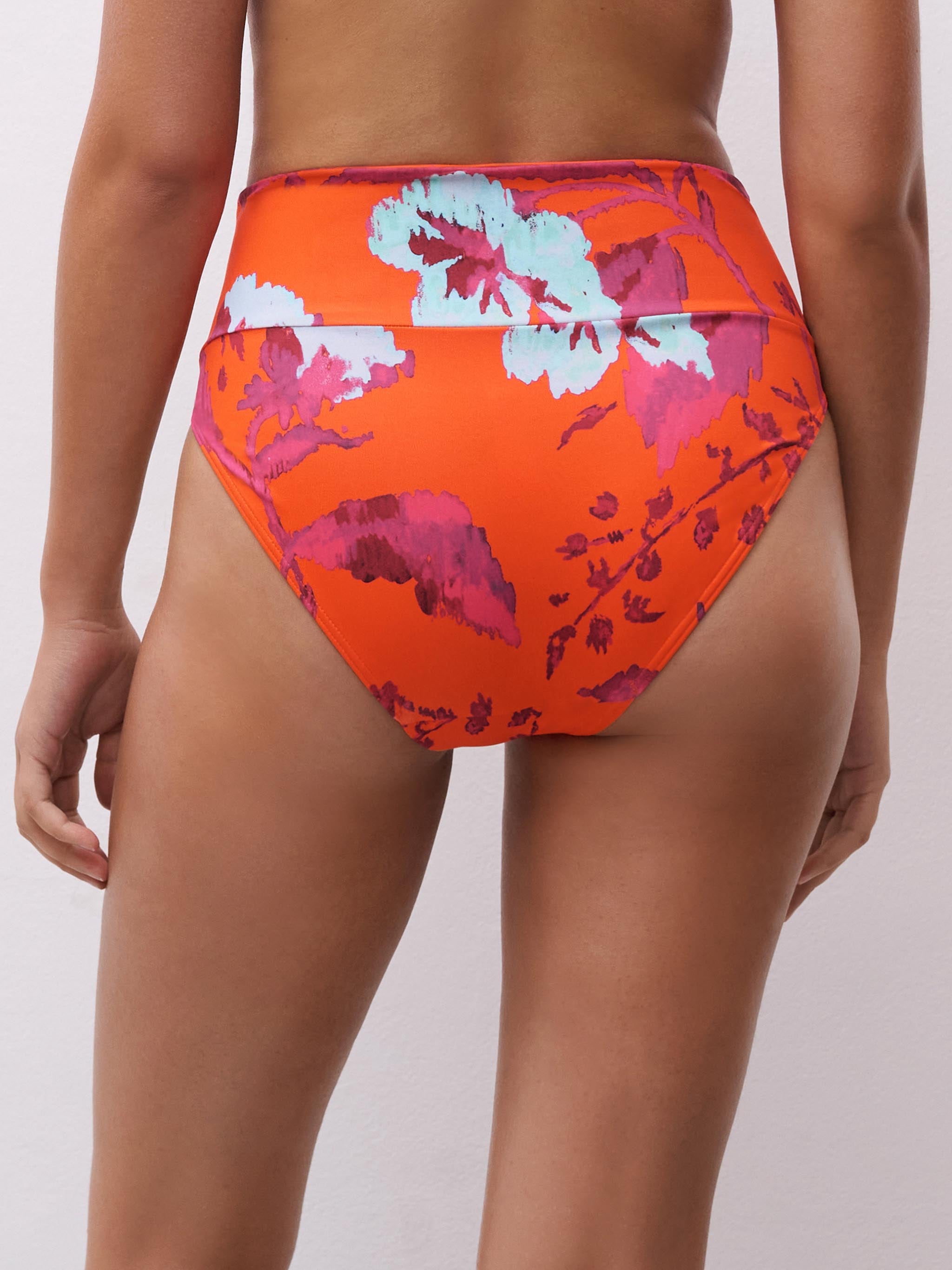 Højtaljet bikinitrusse - Painted flowers