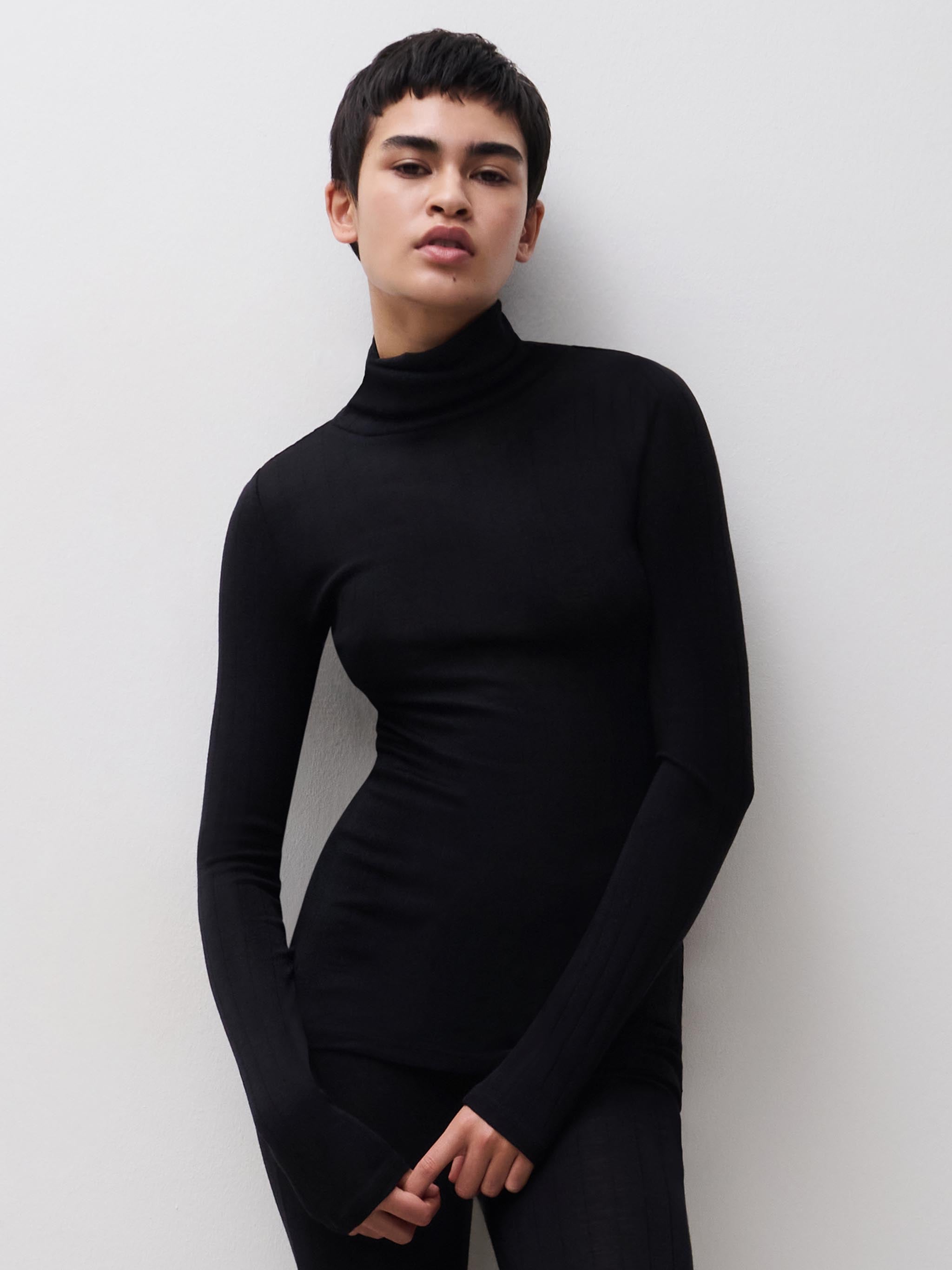 Rullekravebluse med langt ærme - merinould og silke - Black