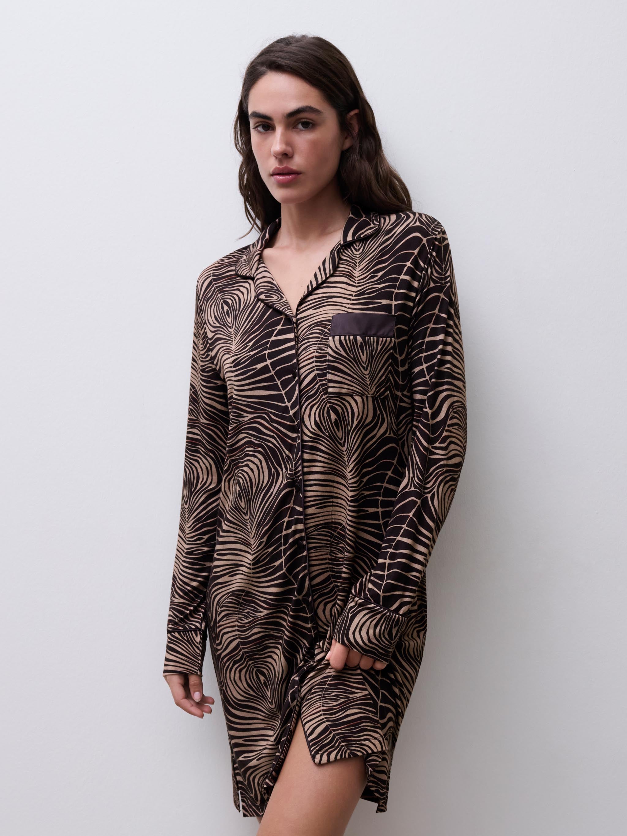 Daisy Natkjole - Zebra Leaves