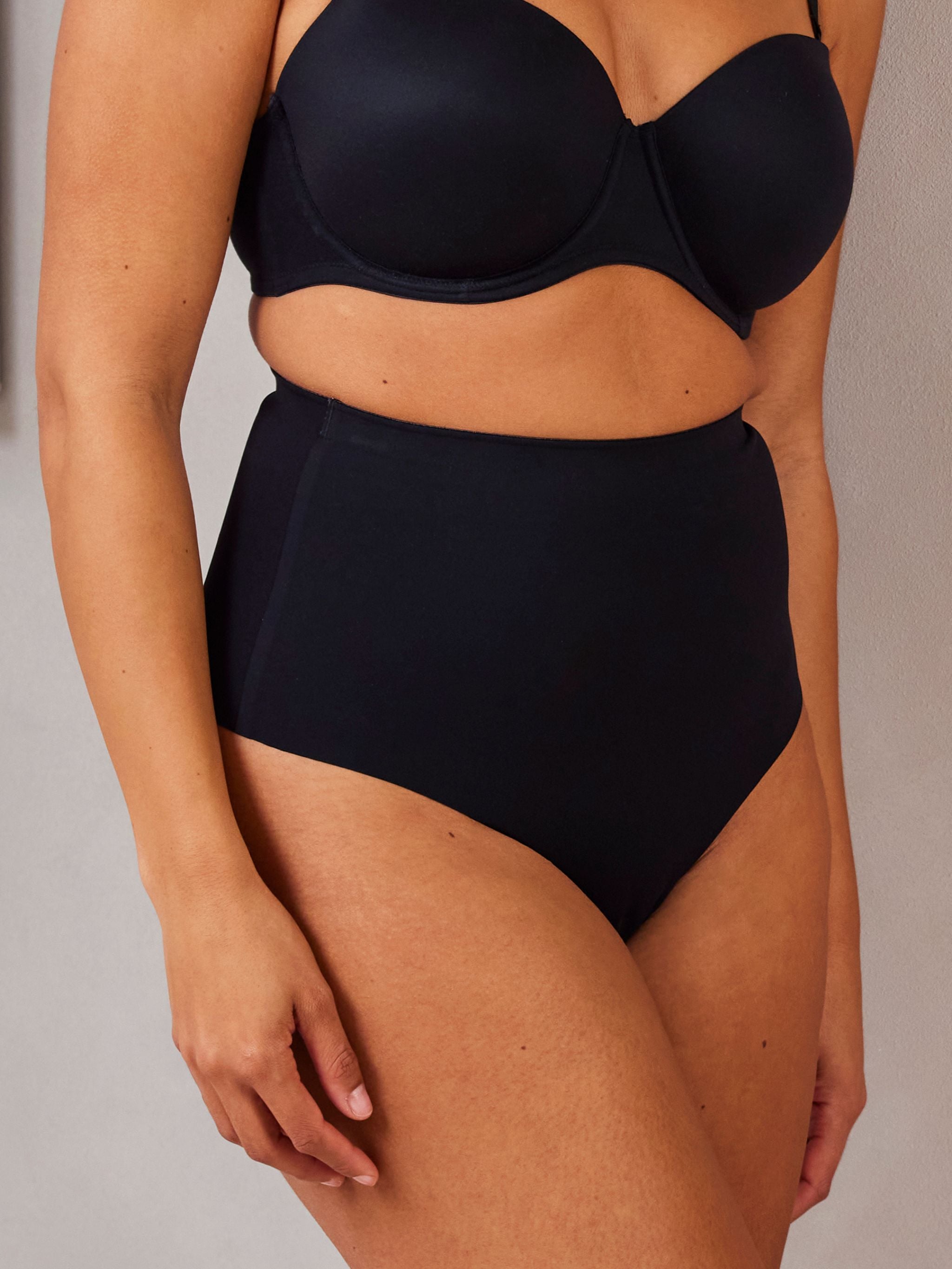 Højtaljet string - Black