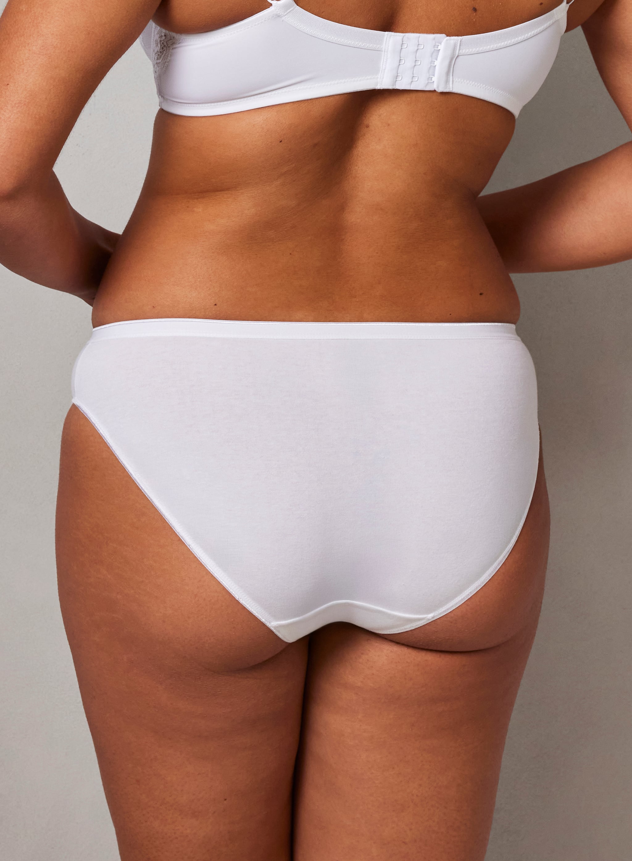 Anna Trusser - White