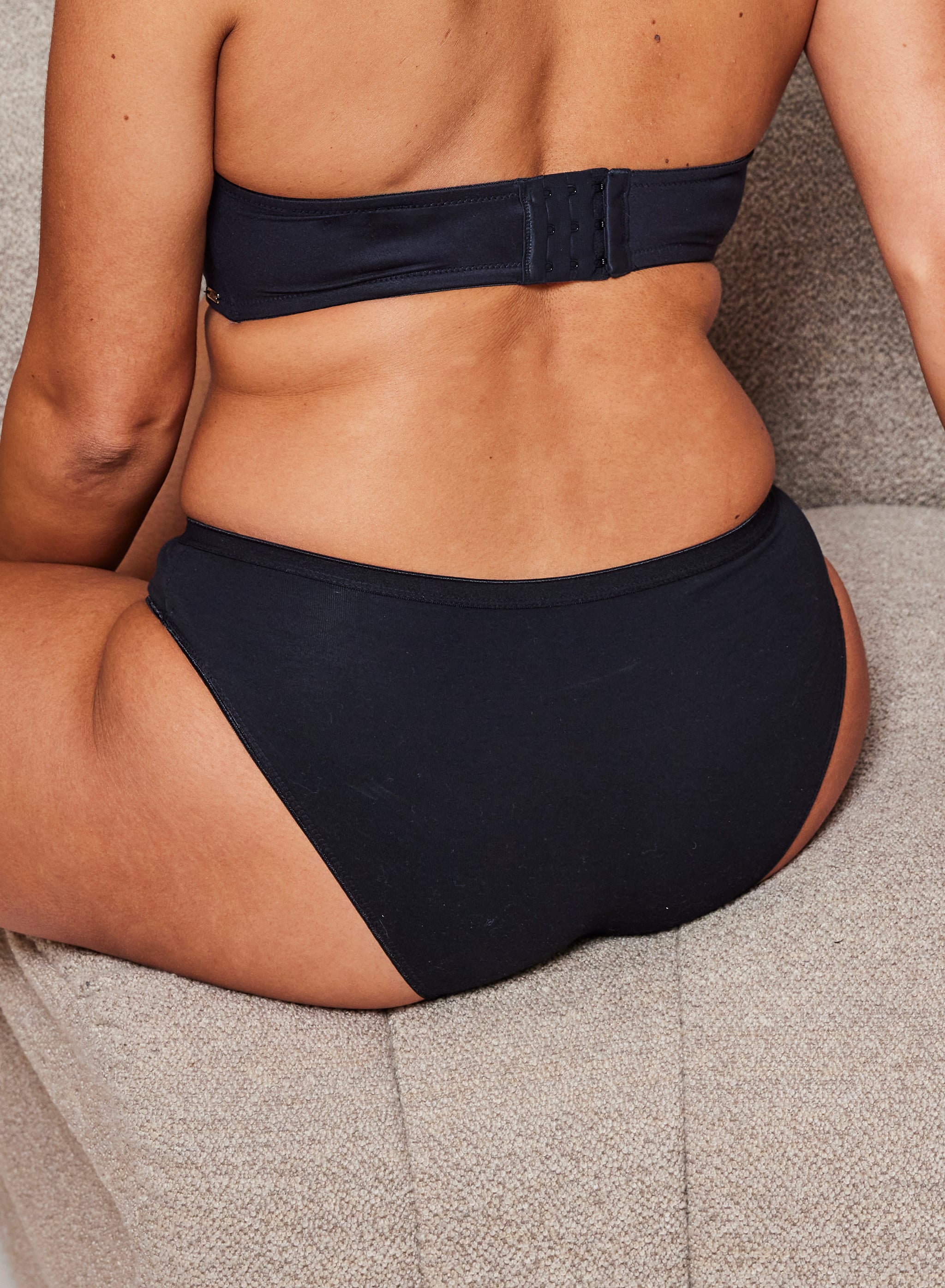 Anna Trusser - Black