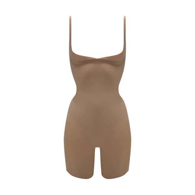 Body med shaping effekt og shorts Basic Shaping Chantelle